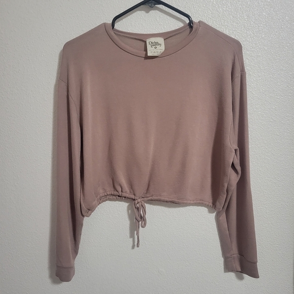 dirtee Laundry Tops - Dirtee Laundry cropped boxy top blush color size medium
